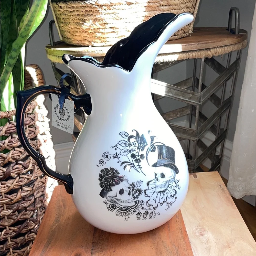 Beautifully designed White and Black Skull Design Pitcher! NWT 💀 - Picture 11 of 13